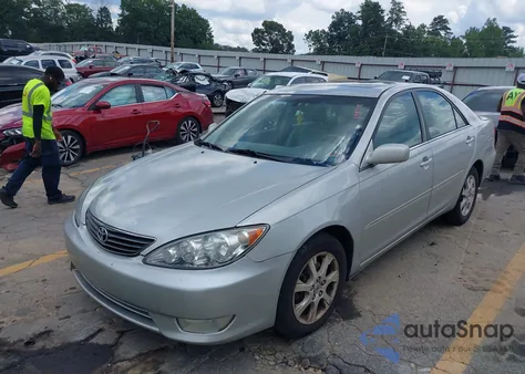 2005 Toyota Camry Xle V6 z USA, uszkodzony, nr VIN 4T1BF30KX5U108308